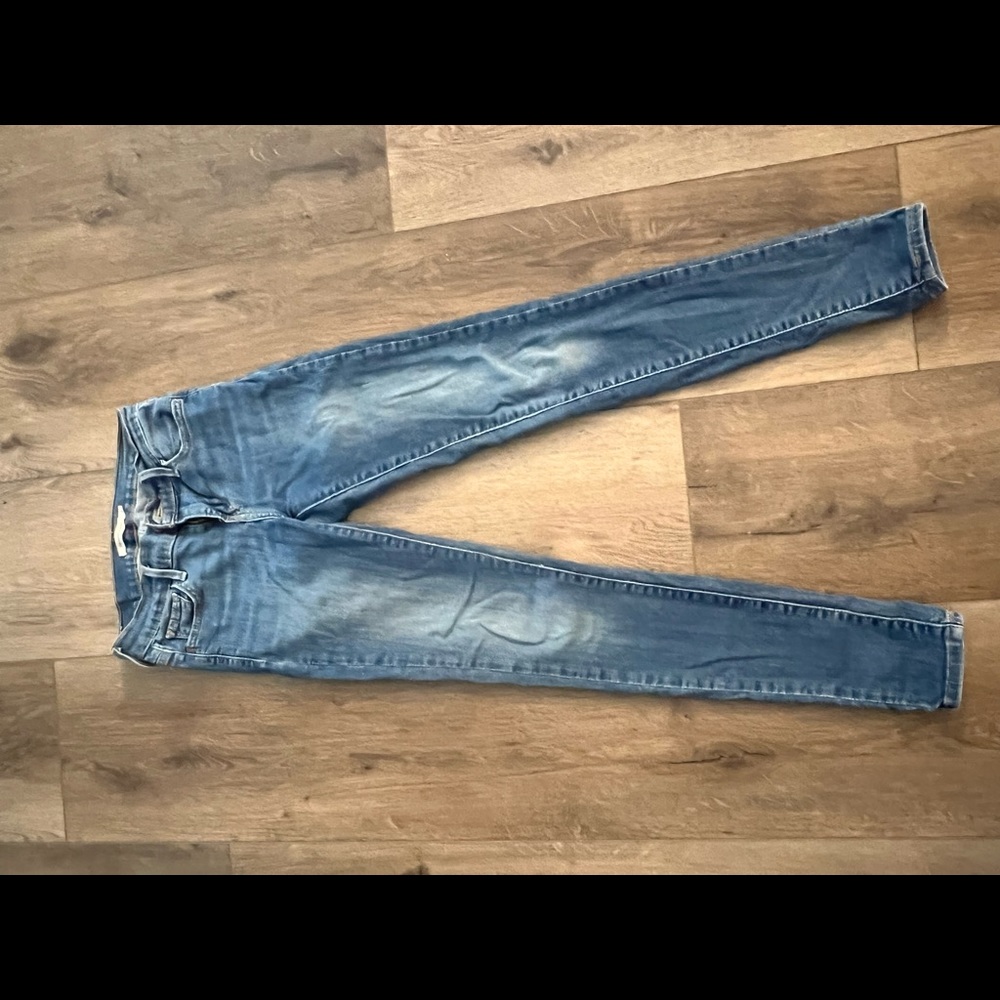 Levi. 25. Skinny
